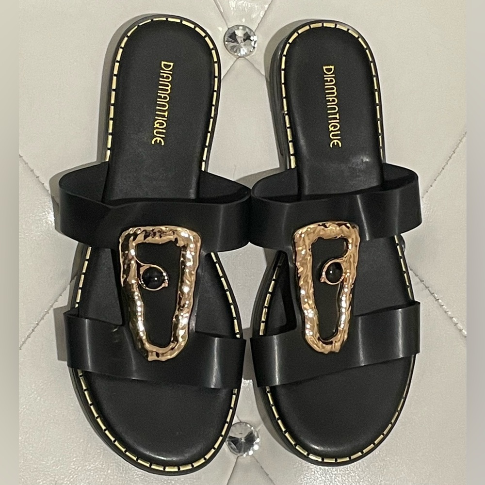 NWOT Italian Diamantique Black & Gold Women's Sandals